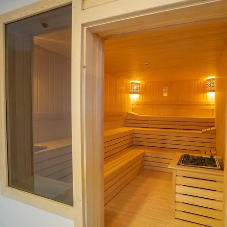 Live Hotel