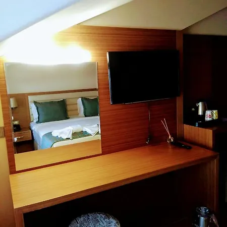Hotel Live 3*