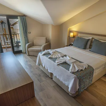 Live Hotel 3*
